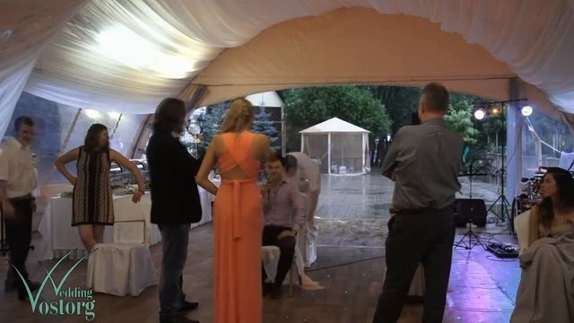 Профессиональный ведущий Максим смотреть онлайн