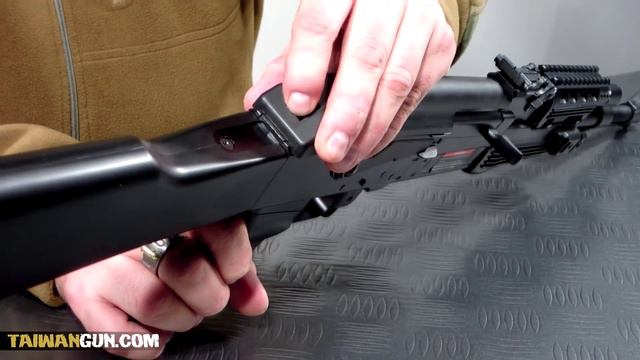 Cyma CM.520 - AK-47 Airsoft Replica Unboxing смотреть онлайн