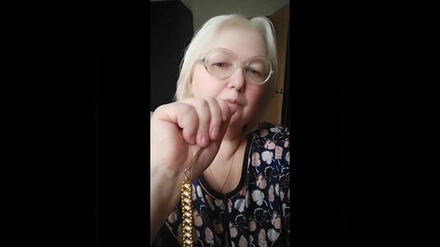 Как просто застегнуть браслет на руке.#браслет# #лайфхак# #просто##застёжка# смотреть онлайн