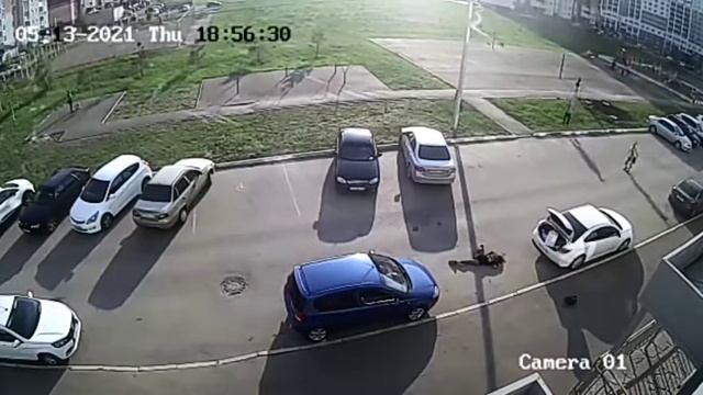 Девочка 12 лет упала с высотки! Распространите видео лайком? смотреть онлайн