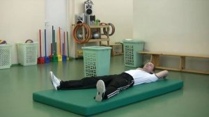 Броски набивного мяча из седа "Из-за головы"