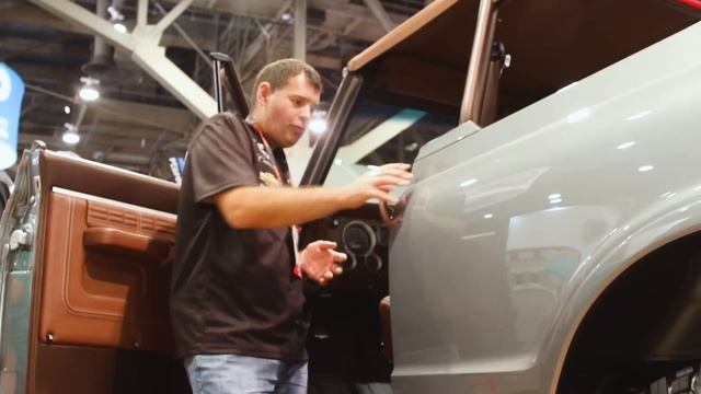 Новая ЖИЗНЬ старым пикапам, заряженный Chevrolet K5 на SEMA SHOW смотреть онлайн