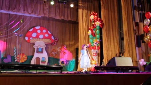 раз ладошка, два ладошка, я пока что не звезда .... смотреть онлайн