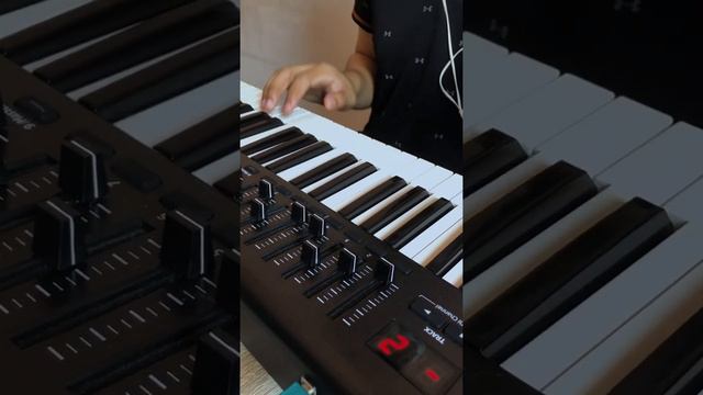 Finesse - Bruno Mars Synth Bass Cover смотреть онлайн