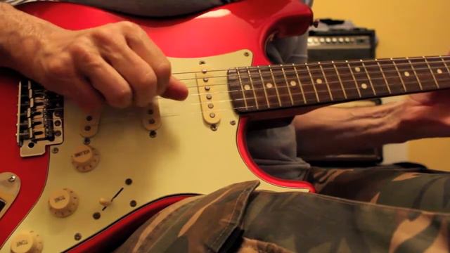 SQUIER CLASSIC VIBE STRATOCASTER смотреть онлайн