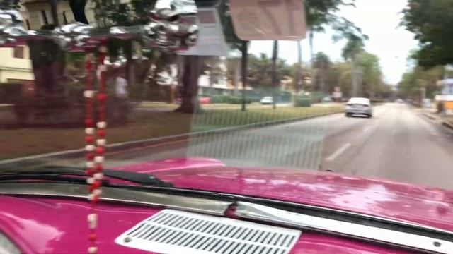 Classic pink taxi, Cuba смотреть онлайн