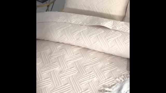 Однотонное стеганое покрывало с двумя наволочками OP028 смотреть онлайн