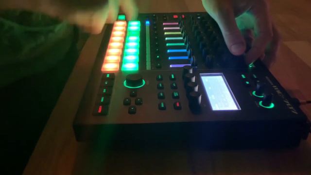 Roland MC-707 Deep House Synths & FX (128 bpm) @ Night смотреть онлайн