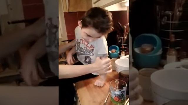 Томми на кухне:)