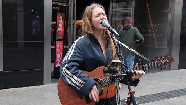 17 Year old Sarah Fitzsimon with "Use Somebody" by Kings Of Leon. смотреть онлайн