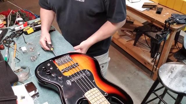 Fender Marcus Miller 5-String Jazz Bass Small Modifications - Chinese Copy смотреть онлайн