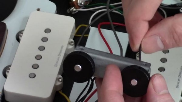 GUITAR TONE - SQUIER Jazzmaster Pickguard Replacement Demo Instruction