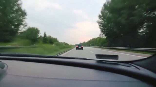 BMW M6 vs Audi R8 5.2 V10 Roadster on highway смотреть онлайн