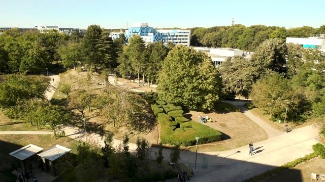 Présentation du Campus de SQY Park à Guyancourt смотреть онлайн