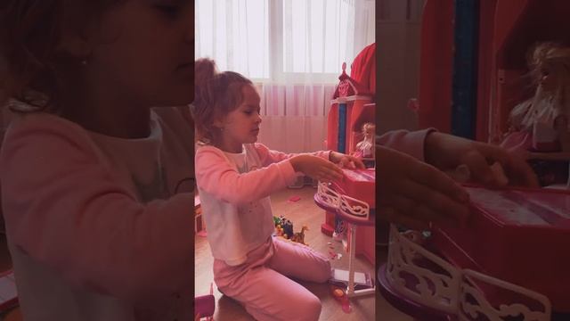 24 января 2021 г. Наше утро Играем игрушки Чемодан с карандашами Фломастеры Подарок