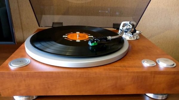 DENON DP - 500M. Молодой японец в дедушкином пальто.