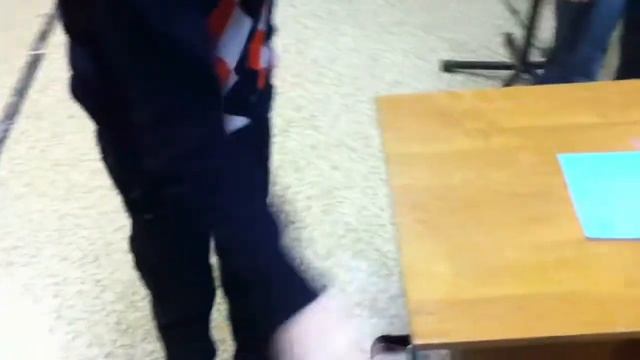 Летающий iphone 4 смотреть онлайн