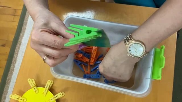 Игры с прищепками для детей 2-3 лет. Воспитатель Черных Т. А. смотреть онлайн