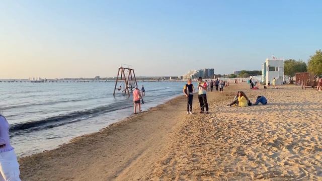 #АНАПА - ЛЮДИ УХОДЯТ С ПЛЯЖА. ПЛОХИЕ НОВОСТИ. ОПАСНОСТЬ НА ПРИЧАЛЕ. смотреть онлайн