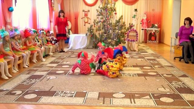 Танец _Петрушек_ в детском саду (ср. гр.).mp4 смотреть онлайн