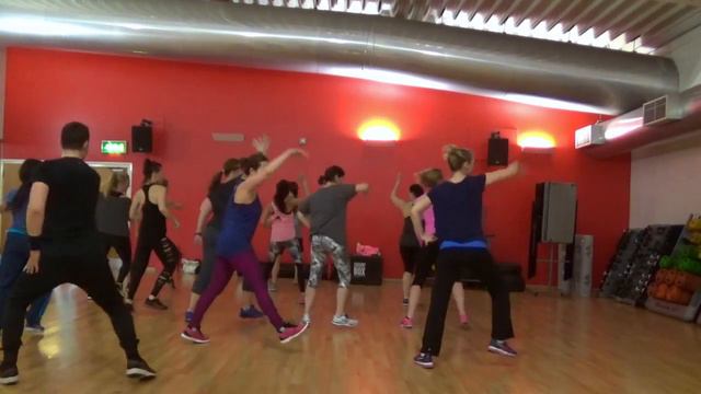 Zumba Workout - Piensas (Dile la Verdad) - Gente di Zona - @ralphsebastian - Dancercise смотреть онлайн