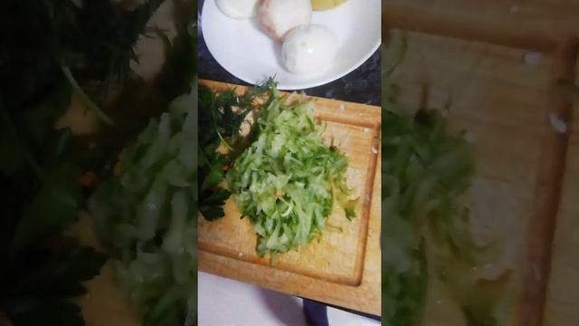 Салат '' Мужской" с грецким орехом и мясом смотреть онлайн