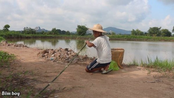 Bim Boy - Makes a Bamboo Fishing Rod and Catches a Big Fish