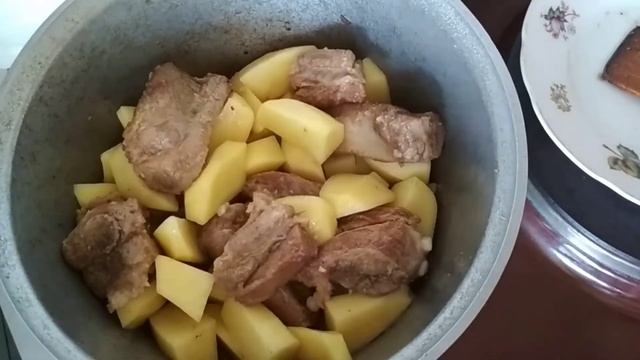 Тушеная картошка с ребрышками смотреть онлайн