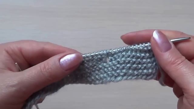 Манишка спицами. Вязаная манишка на пуговицах