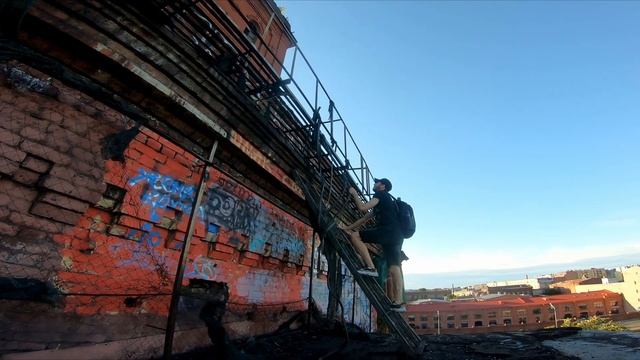 Башня Красного треугольника, лестниц нет, но вы держитесь! смотреть онлайн