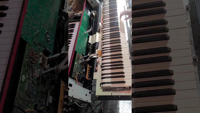 repairing keys on a roland rd 500 смотреть онлайн
