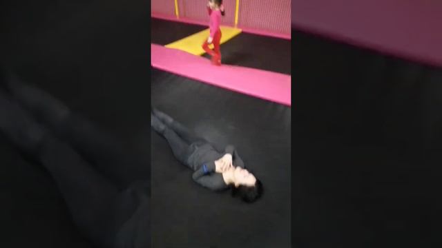 И не важно,сколько тебе лет🌺🌺Прыгайте,отдыхайте,кайфуйте!Настроение,удовольствие и смех-ЖИЗНЬ👍🏻👍🏻🌷🌷 смотреть онлайн