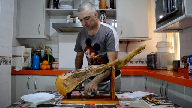 Как правильно нарезать хамон. Моя первая НОГА ХАМОНА смотреть онлайн