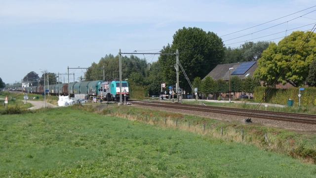 4K | Lineas 2837 komt met staaltrein door Sevenum ri. Venlo! смотреть онлайн