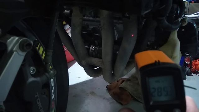 gsxr 750 SRAD , регулировка карбюраторов, часть1. смотреть онлайн