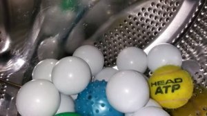 Как очистить белый пуховик от желтых пятен?