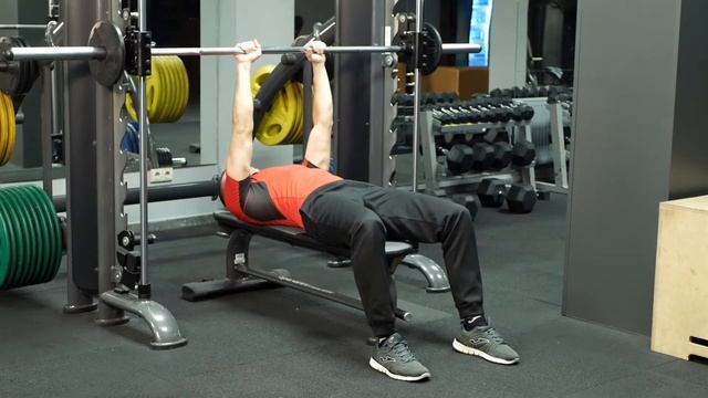 Жим узким хватом в тренажере смита смотреть онлайн