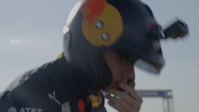 Max Verstappen and Alex Albon ride motorised coolers down under with Aussie legend Scotty James смотреть онлайн