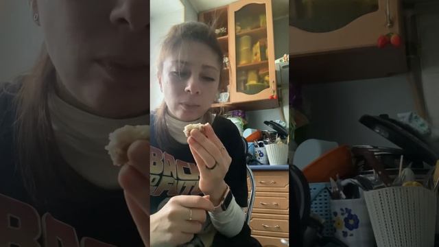 Мукбанг. Рыбный суп. Бутеры с намазкой. Странные люди