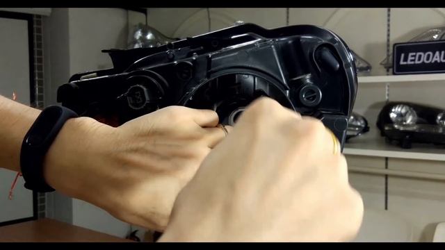 Volkswagen Golf 6/Golf 7 LED Headlight Bulbs Change And Install Instruction