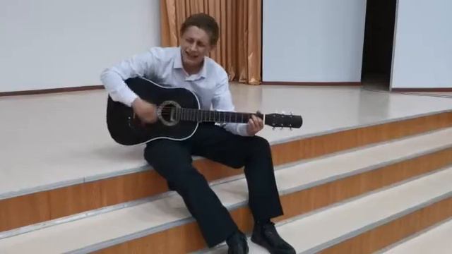 Кавер на гитаре Денис Майданов пролетая над нами. смотреть онлайн