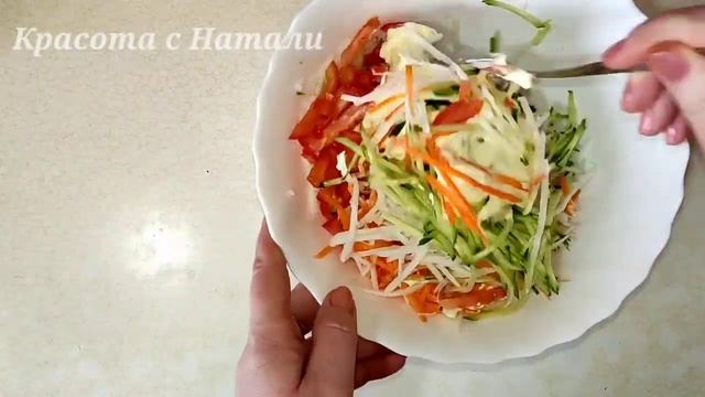 ЛЁГКИЙ и ВКУСНЫЙ овощной САЛАТ. Витамины на столе. смотреть онлайн