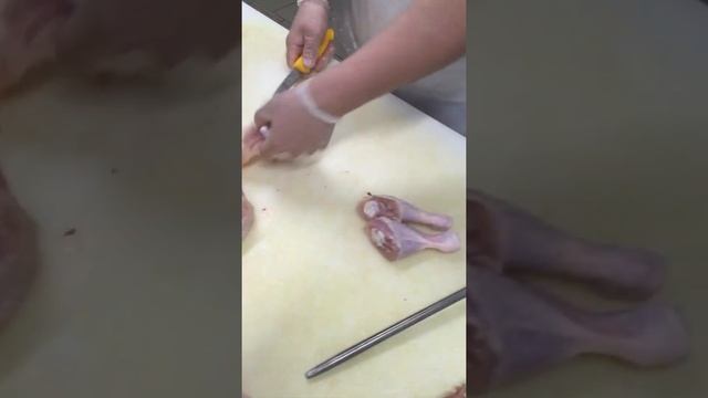 Как обвалять Курицу от кости На Котлетное Мясо ? быстро и просто ? смотреть онлайн
