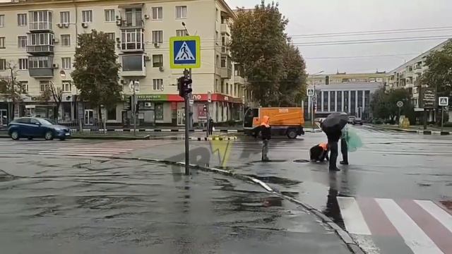 27.09.2022. (15:15) Да пылесосить во время дождя улицы... треш какой-то... смотреть онлайн