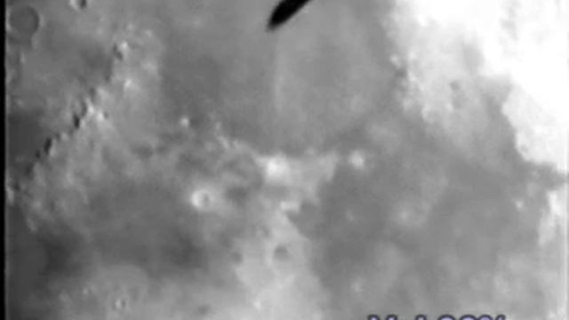 Plane Fly-by the Moon (telescopic view) смотреть онлайн