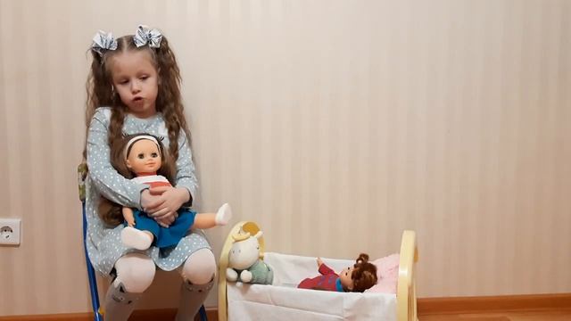 Елена Благинина "Мама спит, она устала...", читает Гребенкина Софья смотреть онлайн