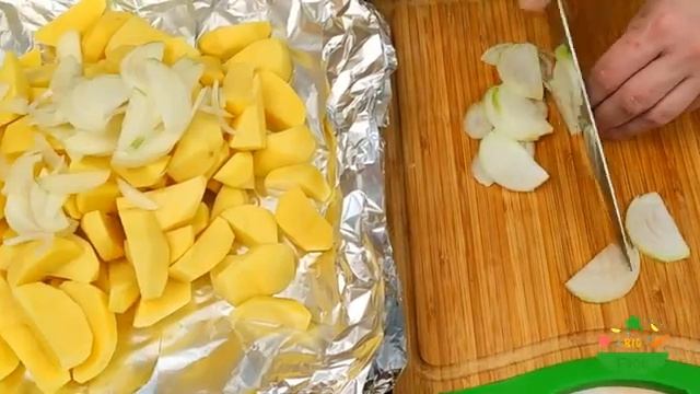 Потрясающий ОБЕД в духовке! УЖИН на всю семью! Курица запеченная с картофелем в духовке смотреть онлайн