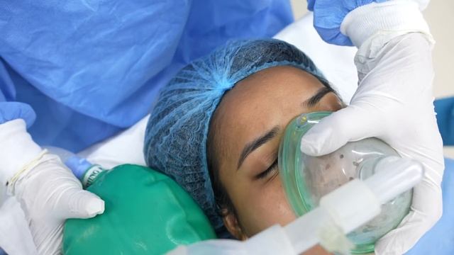 Brave Girl going under Anesthesia смотреть онлайн
