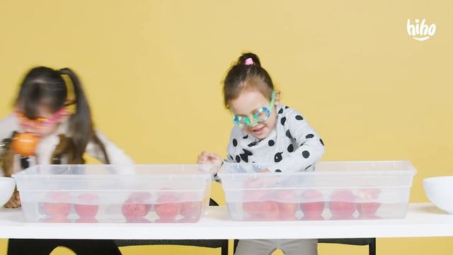 Kids Play Bobbing for Apples | Kids Play | HiHo Kids смотреть онлайн