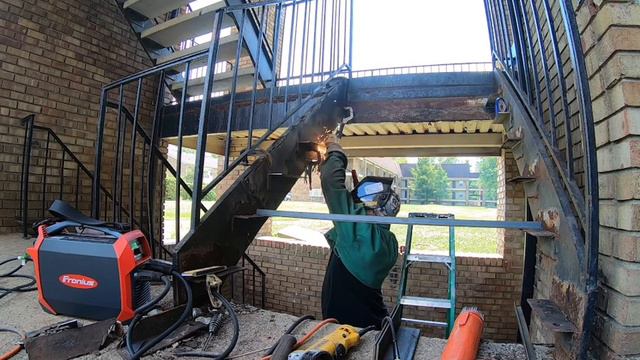 Welding with the Fronius Transpocket 180 on a real world project смотреть онлайн